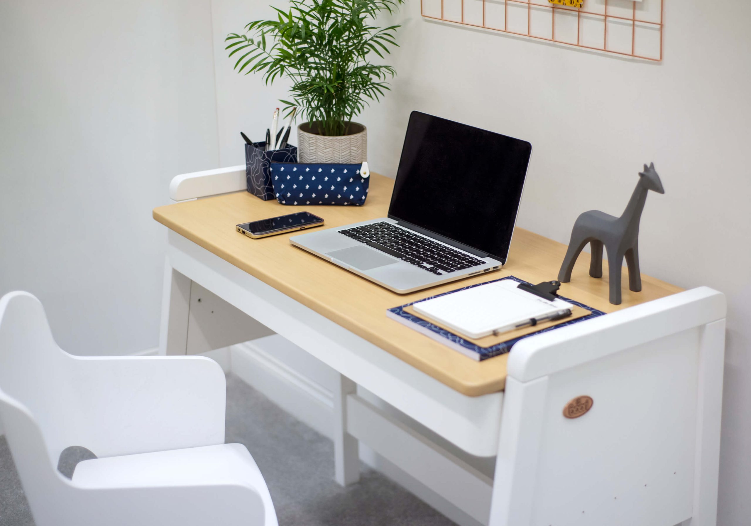 How to Make Your Desk Perfect For Productivity